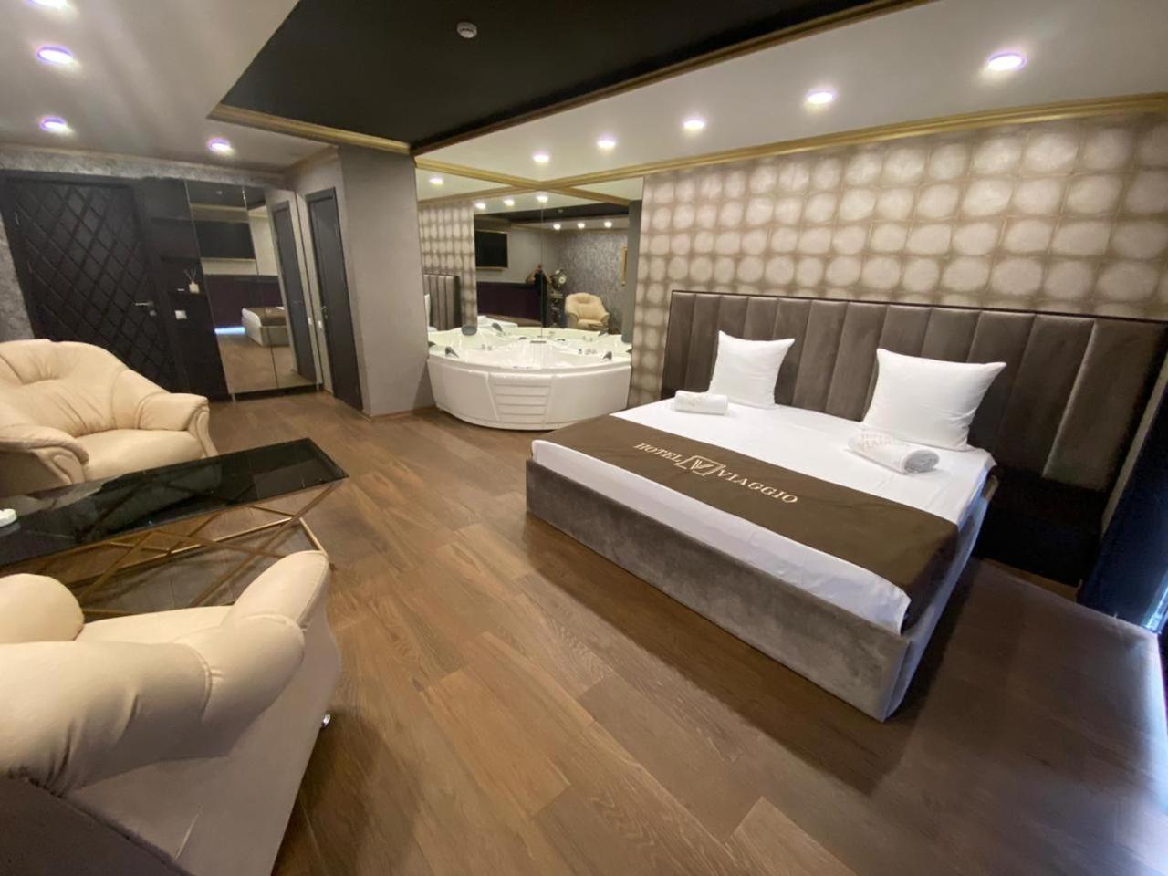 Vg Hotel Yerevan Bagian luar foto