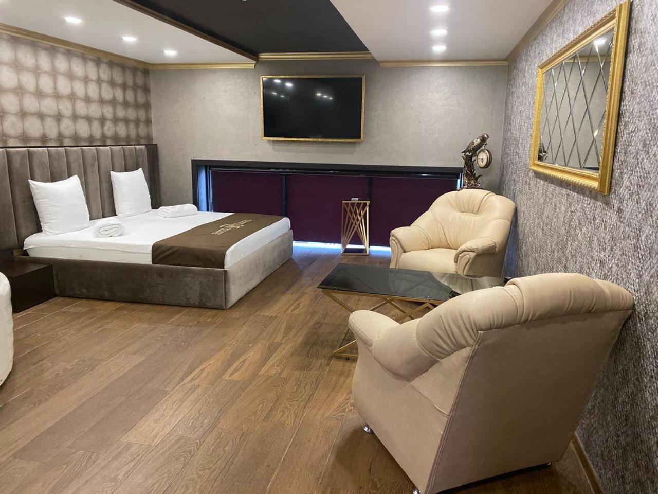 Vg Hotel Yerevan Bagian luar foto