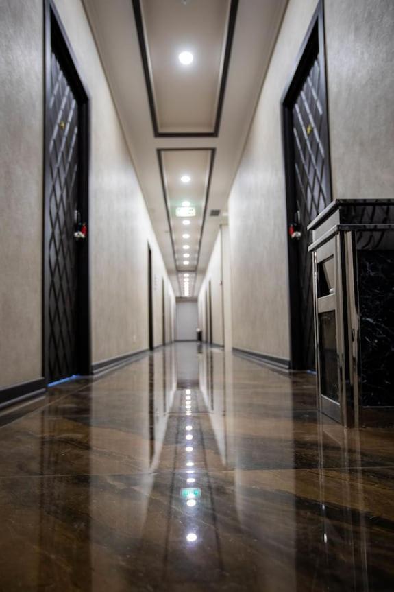 Vg Hotel Yerevan Bagian luar foto